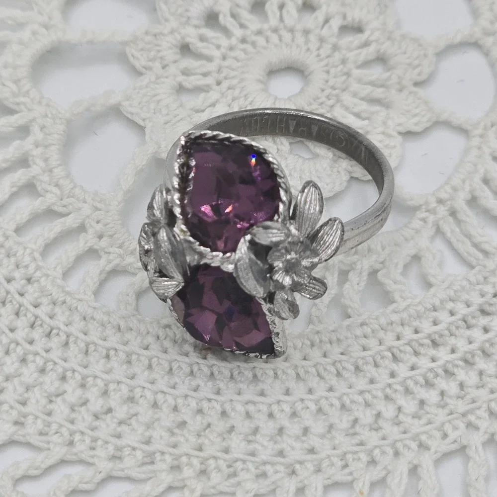 Vintage Sarah Coventry Love Story Ring Silver Tone Purple Heart Glass Flower 5.5